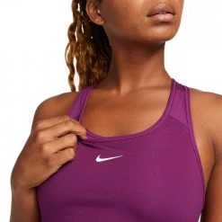 NIKE REGGISENO SWOOSH Viola -Negozio online TRAINING E PALESTRA Italia 2022 nike bv3636 reggiseno swoosh abbigliamento training e palestra donna 044571801 610 3