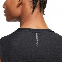 CANOTTA NIKE PRO Grigio -Negozio online TRAINING E PALESTRA Italia 2022 nike cz2272 canotta nike pro abbigliamento training e palestra uomo 042676901 010 4
