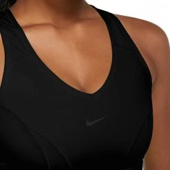 NIKE REGGISENO SWOOSH ICON CLASH Nero -Negozio online TRAINING E PALESTRA Italia 2022 nike cz7712 reggiseno swoosh icon clash abbigliamento training e palestra donna 042472701 010 3