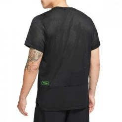 NIKE T-SHIRT SPORT CLASH Nero -Negozio online TRAINING E PALESTRA Italia 2022 nike cz7718 t shirt sport clash abbigliamento training e palestra uomo 042414101 010 2