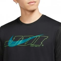 NIKE T-SHIRT SPORT CLASH Nero -Negozio online TRAINING E PALESTRA Italia 2022 nike cz7718 t shirt sport clash abbigliamento training e palestra uomo 042414101 010 3