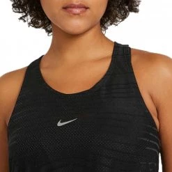 CANOTTA NIKE PRO DONNA Nero -Negozio online TRAINING E PALESTRA Italia 2022 nike da0528 canotta nike pro donna abbigliamento training e palestra donna 042409101 010 3