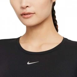 NIKE T-SHIRT ADV AURA DONNA Nero -Negozio online TRAINING E PALESTRA Italia 2022 nike dd0588 t shirt adv aura donna abbigliamento training e palestra donna 044573401 010 3