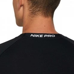 T-SHIRT NIKE PRO DRI-FIT TIGHT Nero -Negozio online TRAINING E PALESTRA Italia 2022 nike dd1992 t shirt dri fit nike pro abbigliamento training e palestra uomo 043315701 010 4