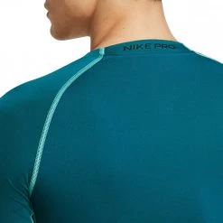T-SHIRT NIKE PRO DRI-FIT TIGHT Verde -Negozio online TRAINING E PALESTRA Italia 2022 nike dd1992 t shirt nike pro dri fit tight abbigliamento training e palestra uomo 044578301 367 3