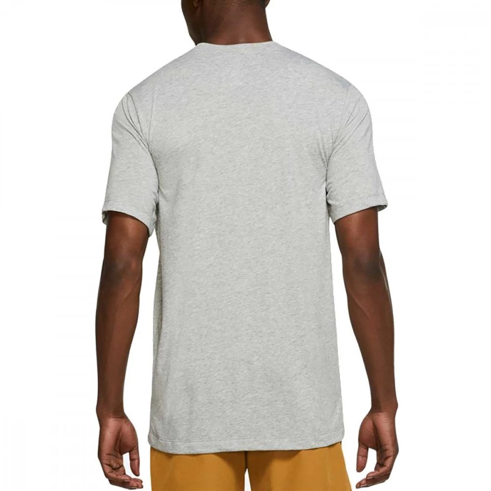 NIKE T-SHIRT DRI-FIT YOGA GRAPHIC Grigio 2 NIKE T-SHIRT DRI-FIT YOGA GRAPHIC Grigio - immagine 2