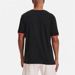 UNDER ARMOUR T-SHIRT CREST Nero -Negozio online TRAINING E PALESTRA Italia 2022 under armour 1361665 t shirt crest abbigliamento training e palestra uomo 042864401 001 3